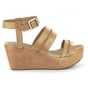 Chocolat Blu Wave Cognac Brown Strappy Wedge Sandals Size 5.5